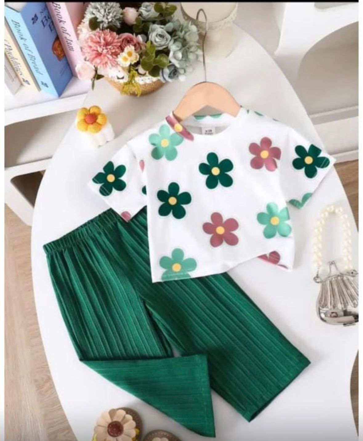 Girls' Floral Print Round Neck Short Sleeve T-Shirt with Solid Color High-Waist Textured Wide-Leg Pants 2pcs Set